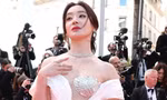 Sao nữ mặc sexy nhưng bị ngó lơ tại Cannes