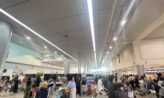 Bất ngờ sân bay Tân Sơn Nhất ngày đầu năm mới 