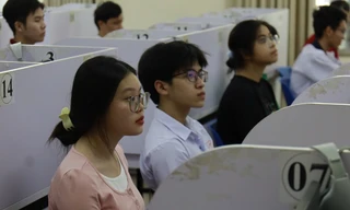 Hàng nghìn thí sinh tranh suất vào trường sư phạm