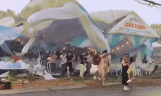 Khách bỏ chạy tán loạn vì sập rạp; Công ty liên quan Trương Mỹ Lan vỡ kế hoạch trả nợ