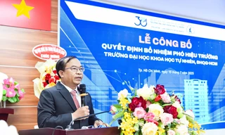 GS.TS Nguyễn Trung Nhân phát biểu nhận nhiệm vụ. Ảnh: VNUHCM