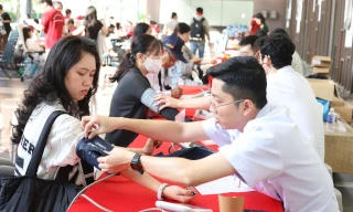 Ngày hội Chủ nhật Đỏ tiếp nhận 300 đơn vị máu chỉ sau vài giờ 