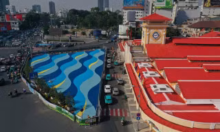 Chợ Bến Thành khác lạ với 'sóng nước bập bềnh'
