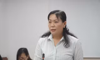 Bà Nguyễn Thị Hạnh, Phó chủ tịch UBND xã Hiệp Phước (TPHCM) thông tin tại buổi họp báo. Ảnh: Anh Nhàn