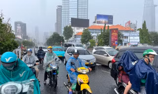 TPHCM mưa to, nguy cơ ngập nhiều nơi 