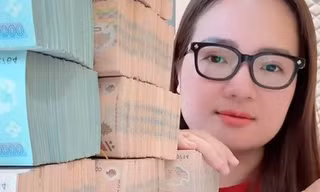 CLIP: Những màn khoe của 'gây choáng' của Hoàng Hường