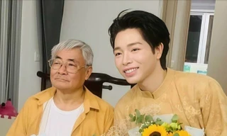 Đức Phúc đến tận nhà cảm ơn nhà thơ Nguyễn Duy 