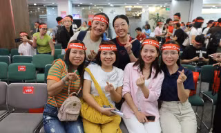 Cận Tết, hàng trăm bạn trẻ xếp hàng hiến máu trong ngày hội Chủ Nhật Đỏ