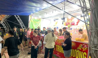 Vạch trần chiêu lừa bốc thăm trúng thưởng để 'móc túi' du khách tại hội chợ 