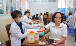 Nhộn nhịp khám sức khỏe miễn phí ngày cuối tuần ở TPHCM
