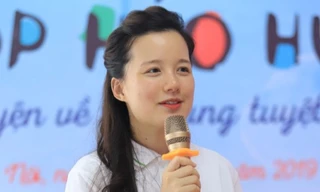 Khủng hoảng của Làng Háo Hức và MC Minh Trang