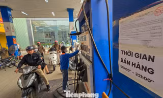 Một trường học ở TPHCM hỗ trợ phụ cấp xăng xe cho giảng viên