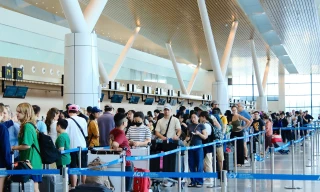Khách qua sân bay Tân Sơn Nhất ngày 24 tháng Chạp vượt mọi dự báo 