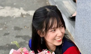 Nữ sinh trở thành thủ khoa Kỹ sư điện tử nhờ... thần tượng mẹ 