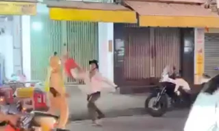 Dông lốc càn quét nhiều tỉnh, thành Nam bộ; Nhóm người tấn công CSGT khi bị kiểm tra nồng độ cồn 