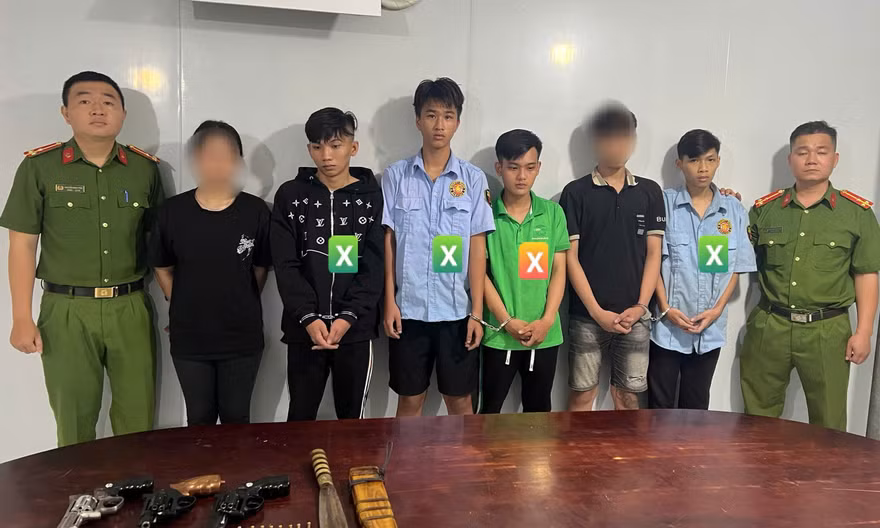 Bắt khẩn cấp 4 đối tượng sử dụng súng, dao tự chế giải quyết mâu thuẫn