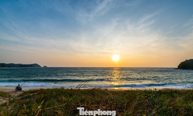 Độc lạ hòn đảo ngắm hoàng hôn, bình minh ở Quảng Ninh