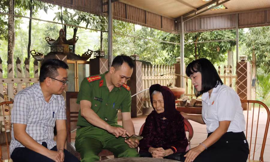 Hành chính công 'đến tận cửa': Người dân không phải đi xa 20km vẫn xong thủ tục trong ngày