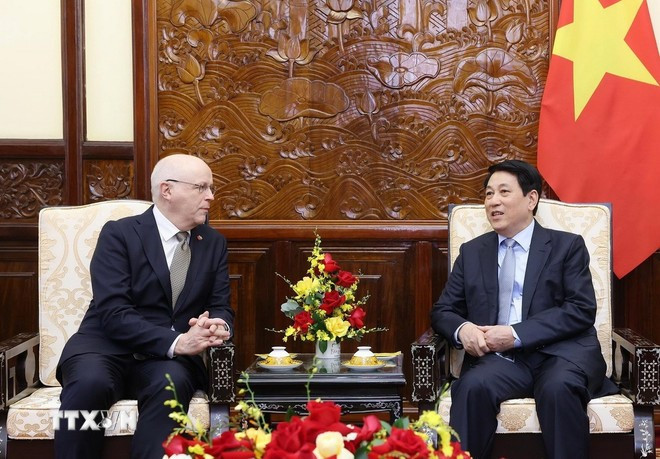 Chủ tịch nước Lương Cường tiếp Đại sứ Phần Lan tại Việt Nam Keijo Norvanto. (Ảnh: Lâm Khánh/TTXVN).