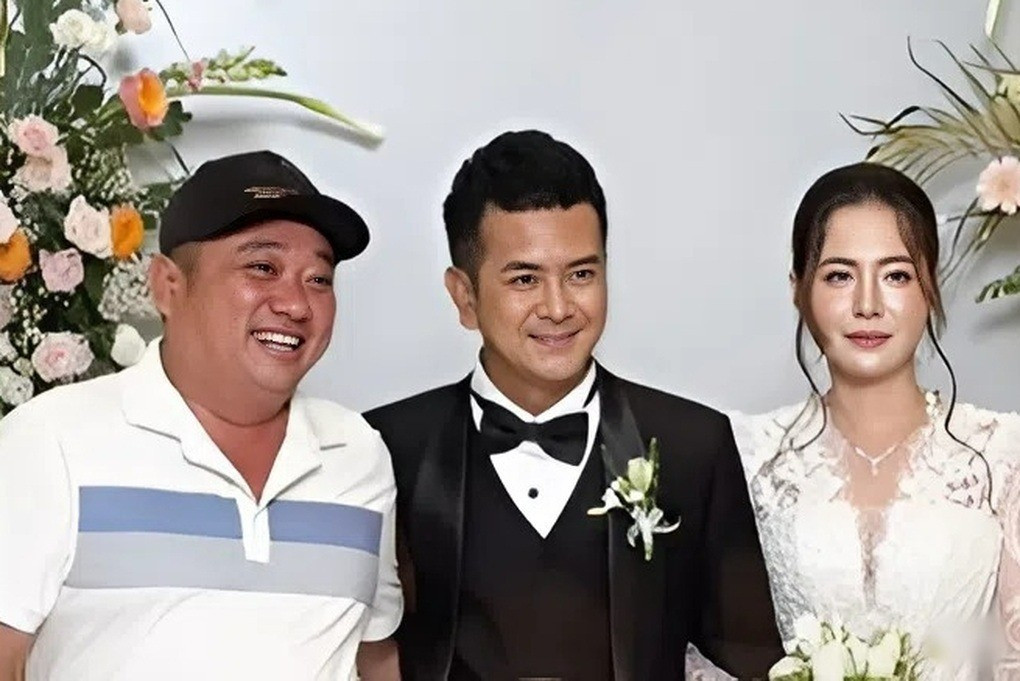 Phùng Ngọc dự tiệc cưới của Hùng Thuận tối 12/7. hungthuan1jpeg-1752335874131.jpg