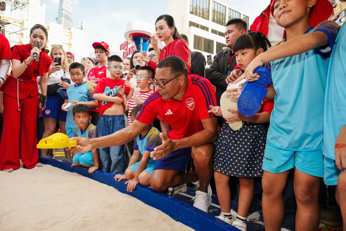 Gilberto Silva giao lưu cùng khán giả Việt Nam. z6868503665135-51d3a6aee0e334b04ce03a3758b817e9.jpg