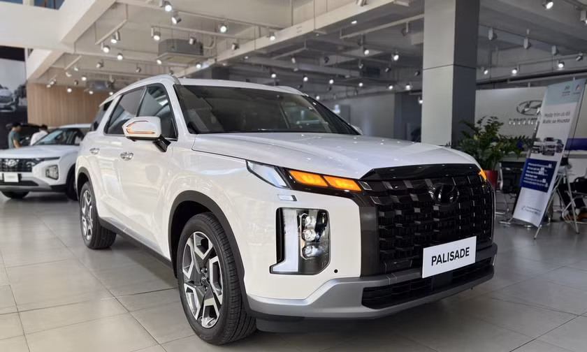 SUV cỡ lớn của Hyundai giảm giá sâu xuống ngang xe hạng D