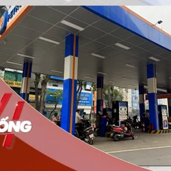 NHỊP SỐNG 24: Cây xăng ở Hà Nội 'khác lạ' sau khi giá xăng dầu giảm mạnh