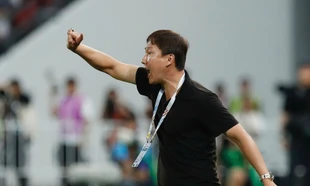 HLV Kim Sang-sik 'vô đối'