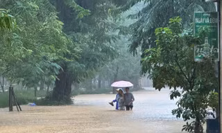 Vùng tâm mưa lại dịch xuống Huế - Đà Nẵng, nguy cơ tái ngập lụt lớn
