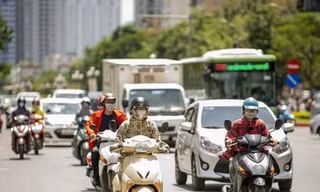 Nắng nóng gay gắt bao phủ toàn miền Bắc 