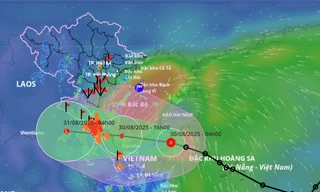 Áp thấp nhiệt đới đổ bộ tối nay, miền Trung mưa đỉnh điểm