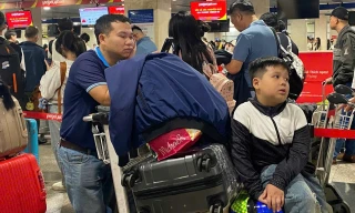 Giá vé máy bay Tết 'leo thang', lựa chọn nào cho hành trình về quê?