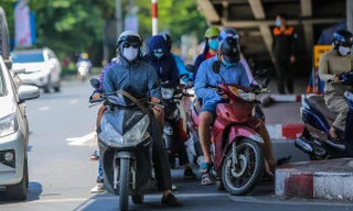 Miền Bắc nắng nóng, miền Trung đón mưa dông giải nhiệt