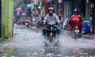 Miền Bắc đón mưa lớn, Thuỷ điện Hoà Bình liên tiếp mở cửa xả đáy
