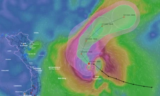 Cơn bão khổng lồ Fung-Wong vào Biển Đông