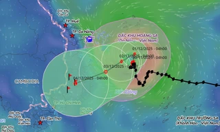 Sóng lớn từ bão số 15 khiến 4 người chết, mất tích