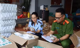 Thị trường mĩ phẩm sôi động, nguy cơ hàng giả gia tăng