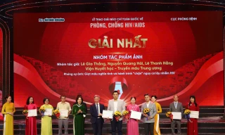 Báo chí góp phần biến nỗi sợ HIV thành hiểu biết khoa học