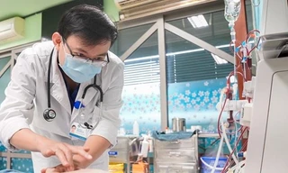 Tự ý bỏ thuốc để dùng đông y: Bé trai 13 tuổi nguy kịch vì suy thận nặng