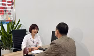 Nhiễm đồng thời sán lá gan lớn và giun đũa chó mèo vì thói quen xấu