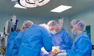 Bước tiến mới trong y học Việt Nam: Ca thay khớp háng toàn phần đầu tiên cho bệnh nhi