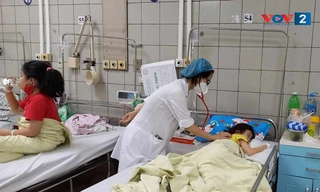 Cảnh báo vòng xoắn ‘ốm vặt’ và kháng kháng sinh ở trẻ nhỏ