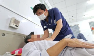 Ăn tiết canh, nem sống: 2 người nhập viện vì viêm màng não do liên cầu lợn, điếc vĩnh viễn
