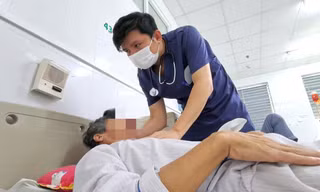 Ăn tiết canh, nem sống: 2 người nhập viện vì viêm màng não do liên cầu lợn, điếc vĩnh viễn