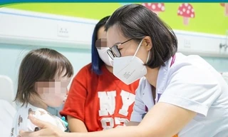 Điều trị thành công cho bé 18 tháng tuổi bị mất phản xạ ăn tự nhiên 