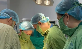 Hành trình kì diệu của em bé sinh ra mang trên lưng ‘đôi cánh nhỏ’