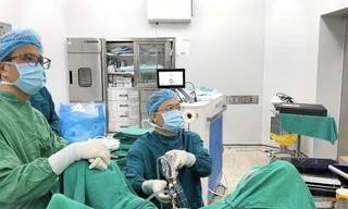 Bóc u tiền liệt tuyến khổng lồ bằng laser