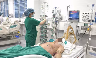 Nhiều người lớn nguy kịch vì mắc bệnh thường gặp ở trẻ nhỏ