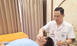  Khuôn mặt biến dạng vì thói quen mùa nóng