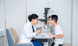 Báo động cận thị học đường: Nhiều trẻ giảm thị lực từ rất sớm